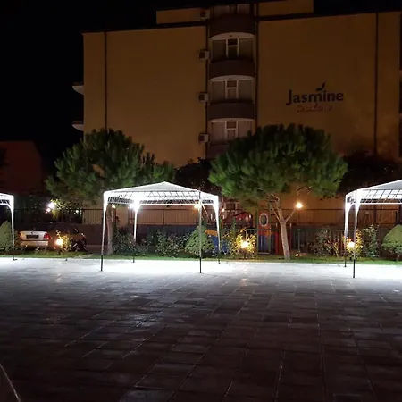Апартаменти Rose Self Catering