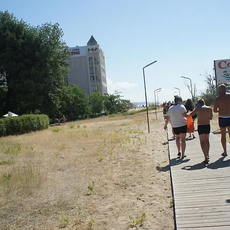 Апартаменти Rose Self Catering