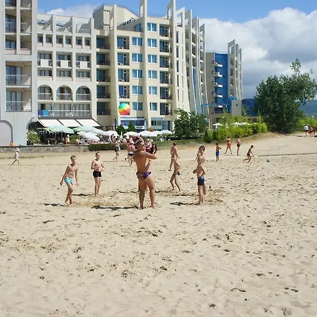 Rose Self Catering Апартаменти *