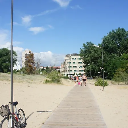 Rose Self Catering Апартаменти