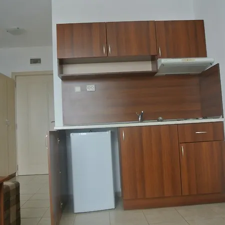 Rose Self Catering דירה *
