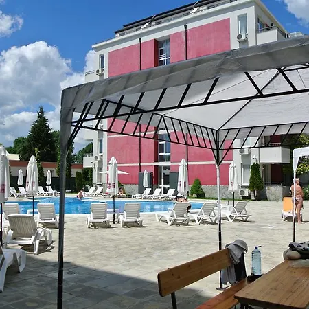 Rose Self Catering * סאני ביץ'